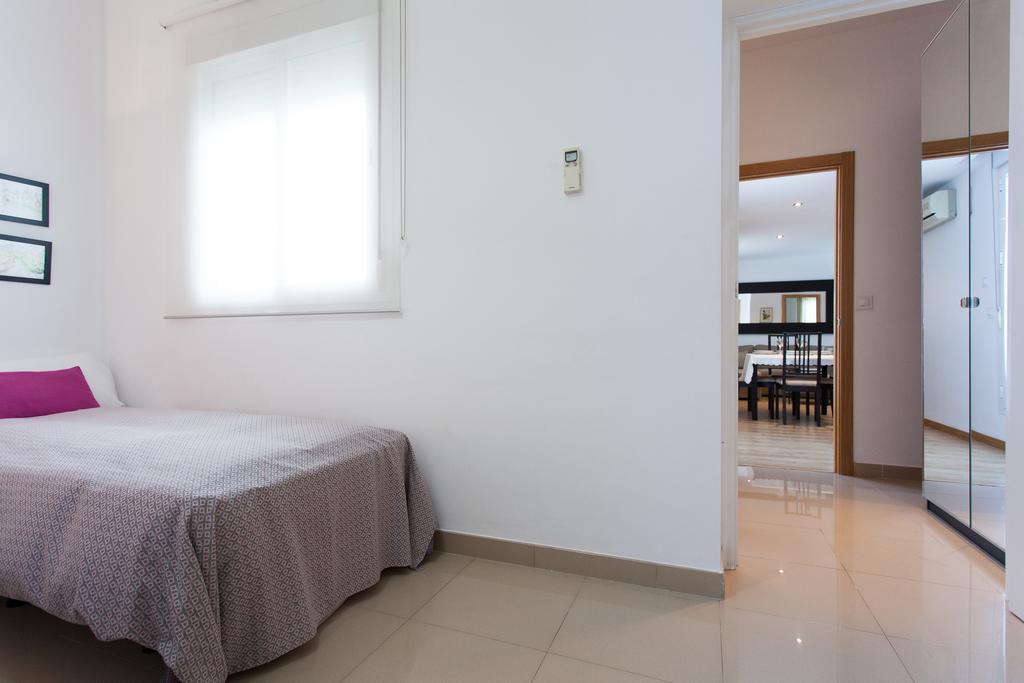 Apartamentos Diaber Larana Sevilha Quarto foto