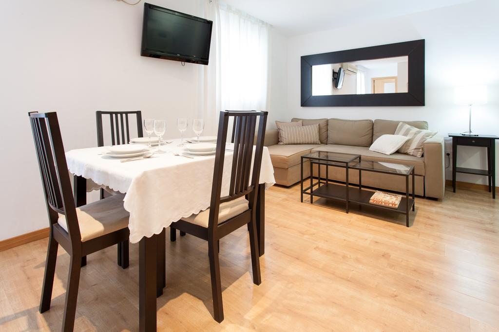 Apartamentos Diaber Larana Sevilha Quarto foto