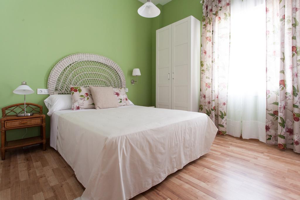Apartamentos Diaber Larana Sevilha Quarto foto