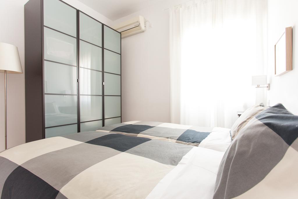 Apartamentos Diaber Larana Sevilha Quarto foto