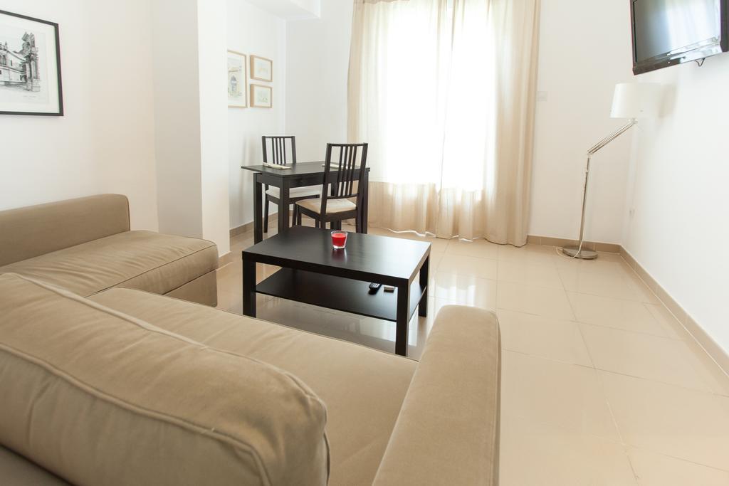 Apartamentos Diaber Larana Sevilha Quarto foto