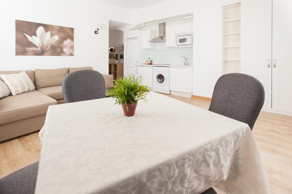 Apartamentos Diaber Larana Sevilha Quarto foto