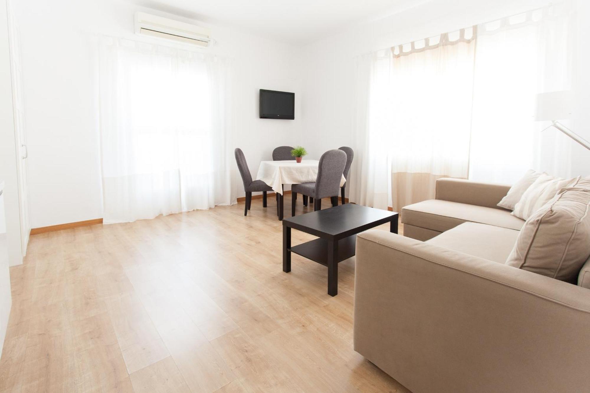 Apartamentos Diaber Larana Sevilha Exterior foto