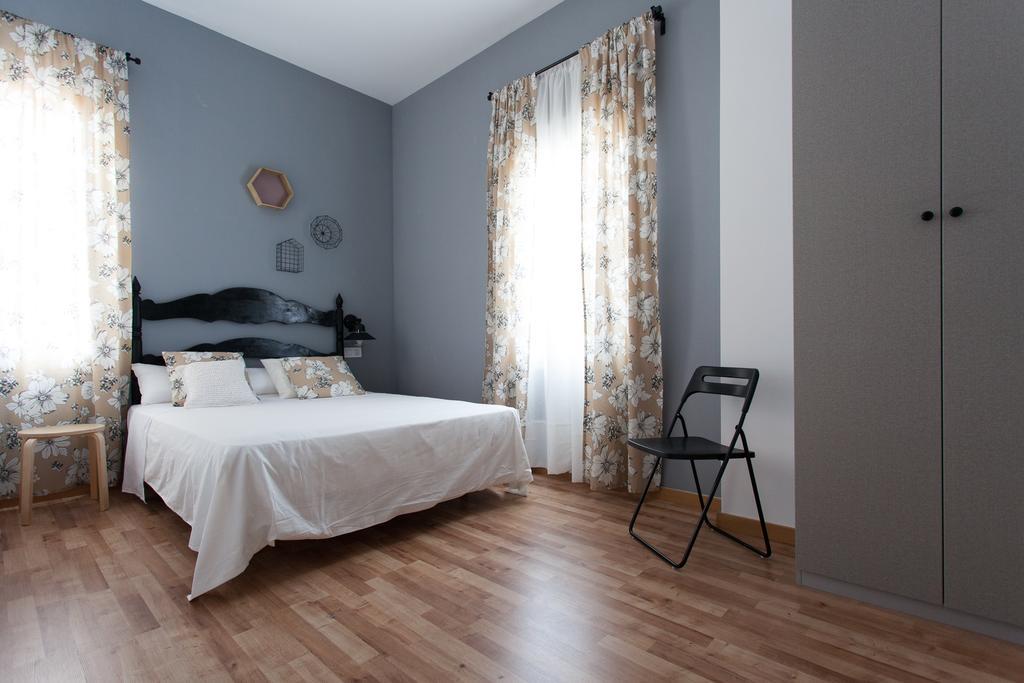 Apartamentos Diaber Larana Sevilha Quarto foto